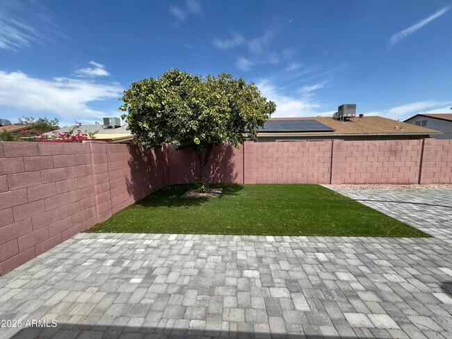 Building Photo - 4014 W Christy Dr