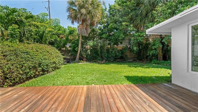 Building Photo - 2161 NE 35th St