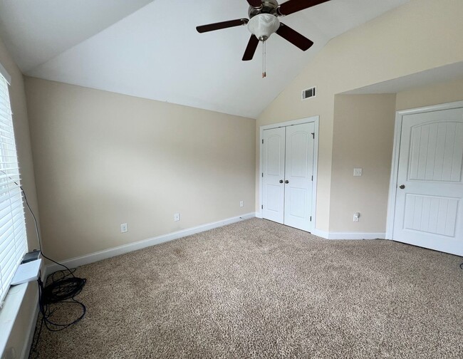 Building Photo - 327 Clearwater Ln