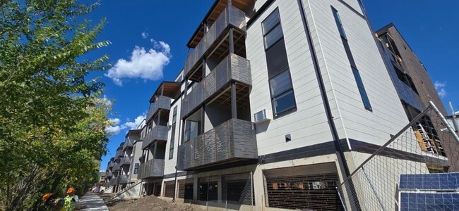 Building Photo - 2301 Pearl St