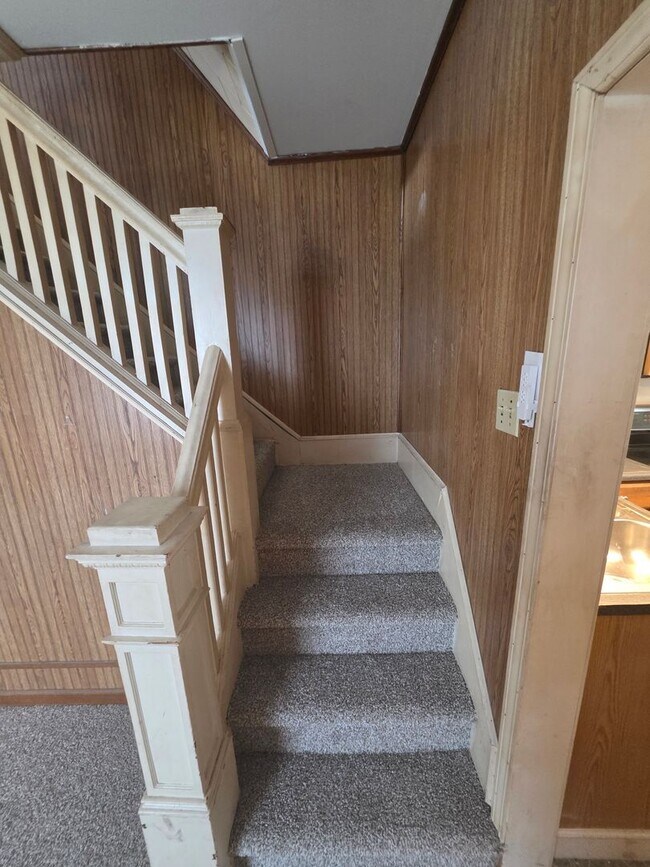 Building Photo - 2-bedroom, 1-bath home in New Brighton