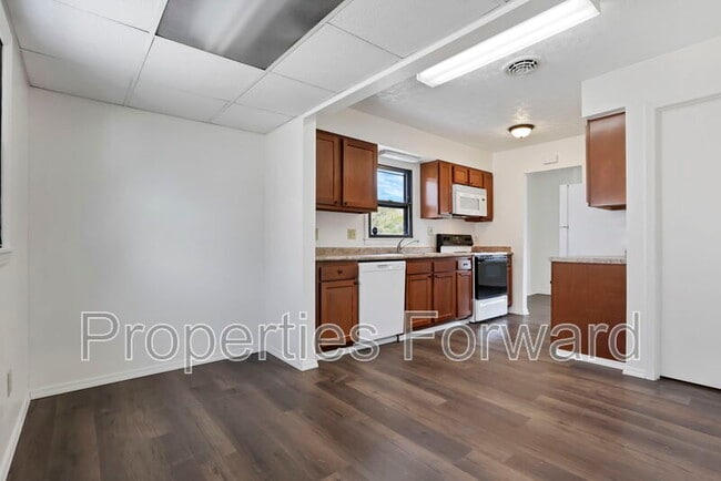 Building Photo - 4379 Maplegrove Dr
