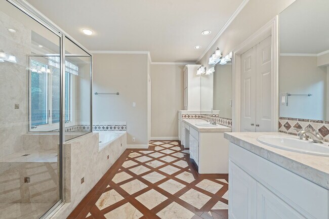 Building Photo - 6636 Dogwood Creek Dr