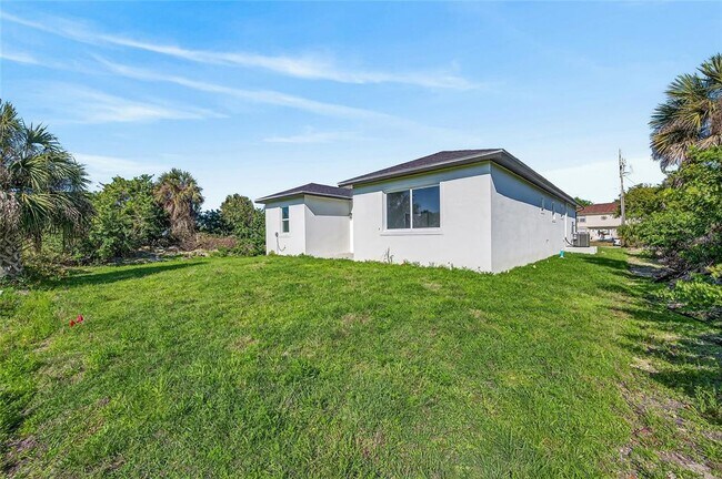 Building Photo - 511 Sweetwater Dr