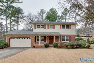 Building Photo - 2700 Briarwood Dr SE