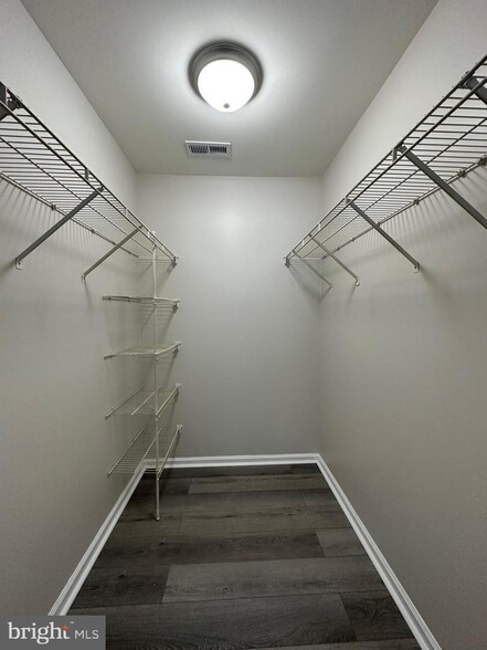 Building Photo - 1003 Oswego Ct