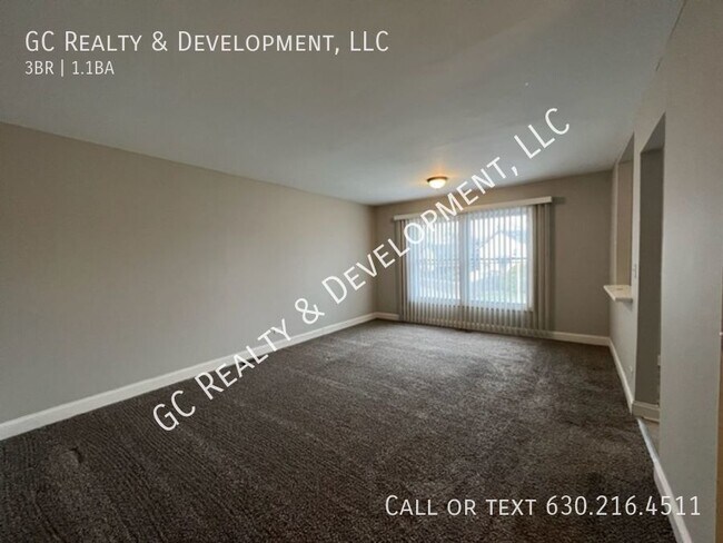 Building Photo - ***BOLINGBROOK LOCATION / 3 BDRM / FINISHE...