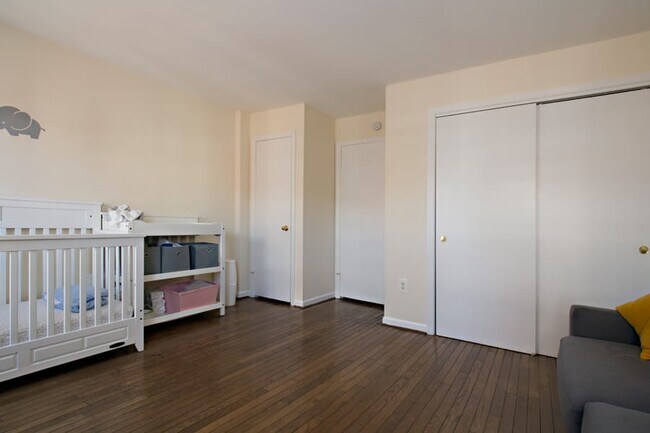 Building Photo - 1821 Biltmore St NW