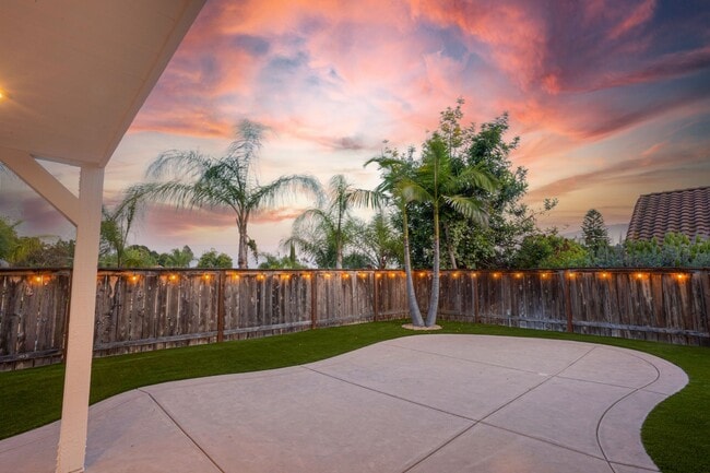 Building Photo - Exceptional Escondido Living — 4 Bed | 3 B...