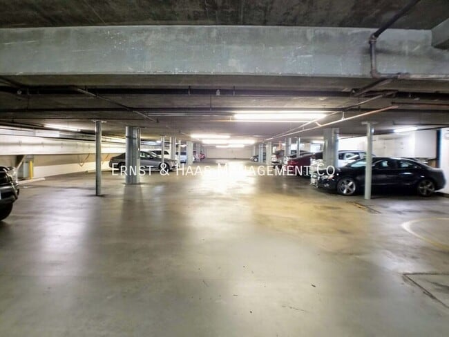 Building Photo - 730 W 4th St