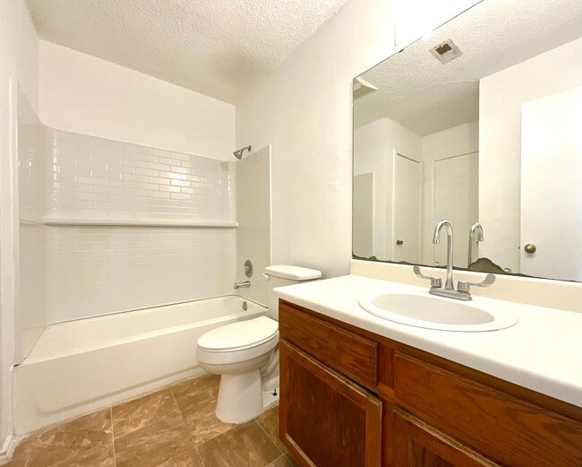 Building Photo - 2-Bedroom Duplex Near Highway 78- Pet-Friendly with Fenced Yard! SECTION 8 ACCEPTED