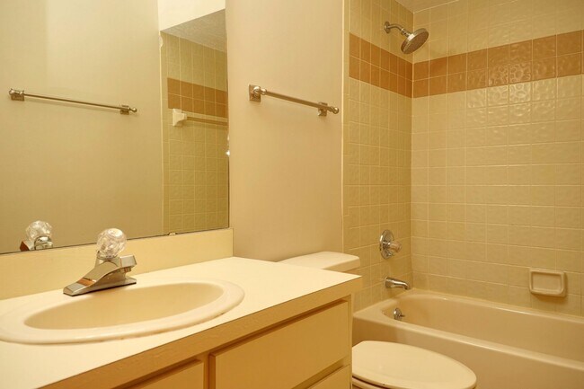 Building Photo - Spacious 3/2 Single family home in Belle Isle