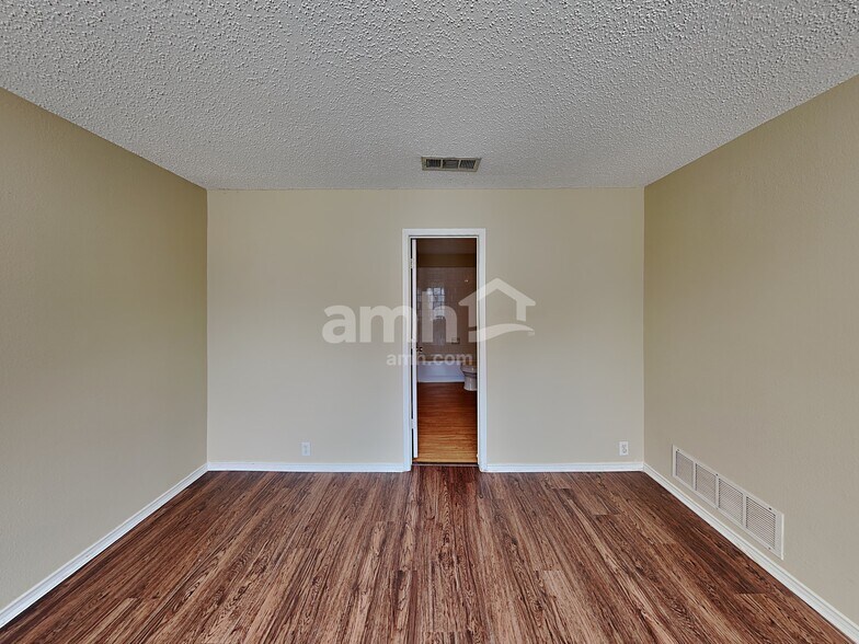 Building Photo - 3245 Bent Creek Dr