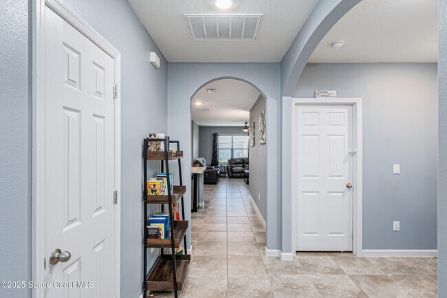 Building Photo - 6125 Orsino Ln