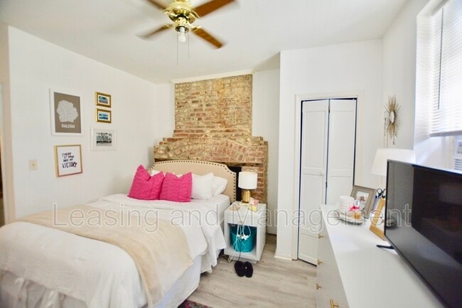 Building Photo - 24 Bee St