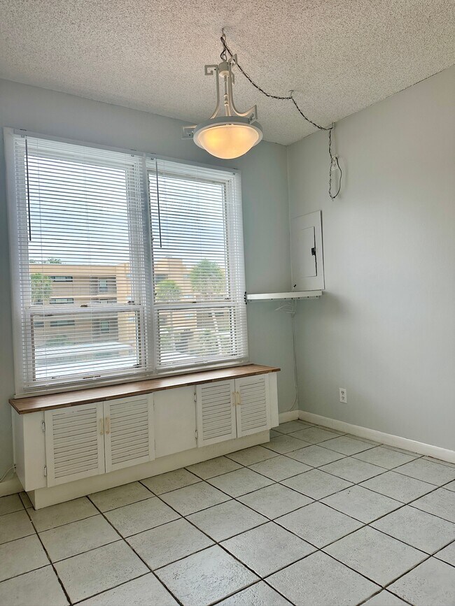 Building Photo - 2617 Cove Cay Dr