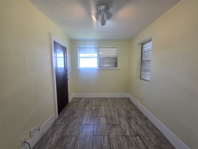 Building Photo - 3828 Ave S