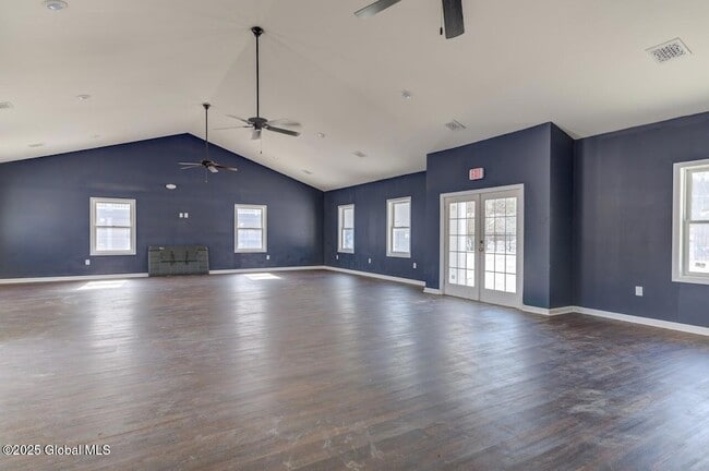 Building Photo - 55 Renaissance Ln