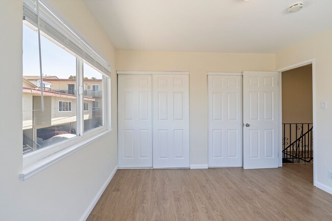 Building Photo - 5306 Bayview Ave