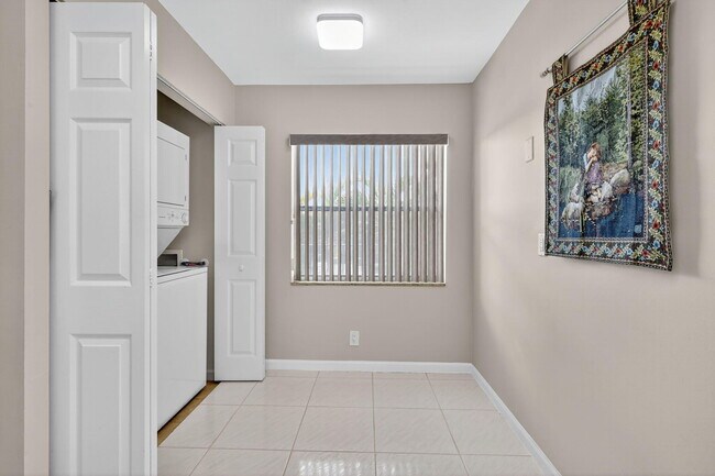 Building Photo - 14747 Cumberland Dr