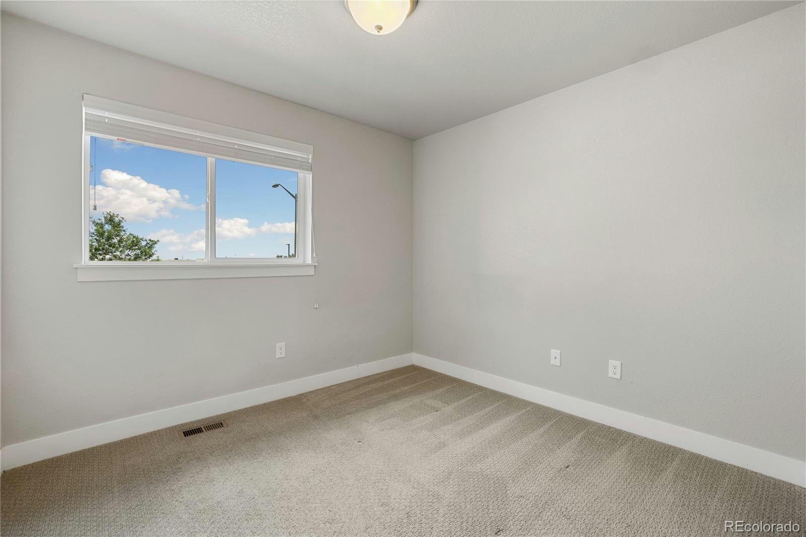 Building Photo - 2608 Kansas Dr