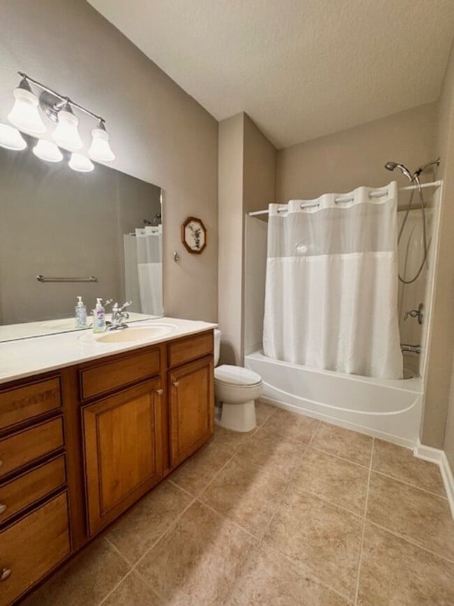 Building Photo - Condominium for rent