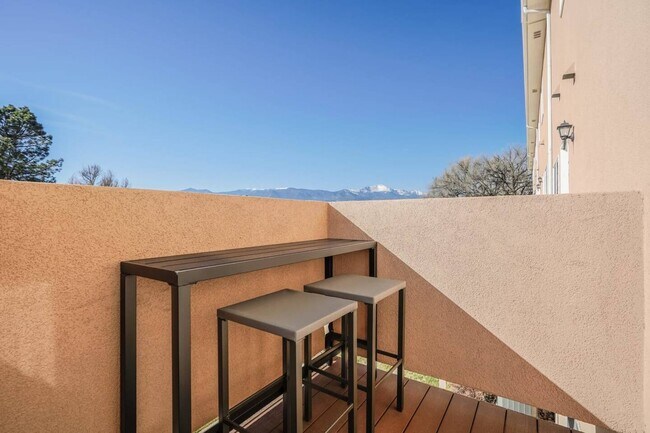 Building Photo - 2220 E La Salle St