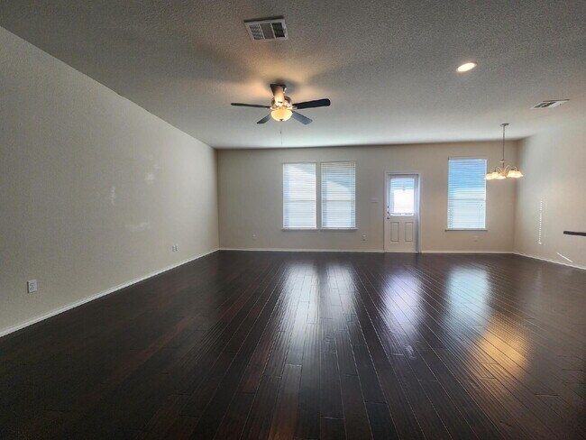 Building Photo - You do not want to miss out on this amazing 3-bedroom home in the Alta Vista area of Temple.  Thi...