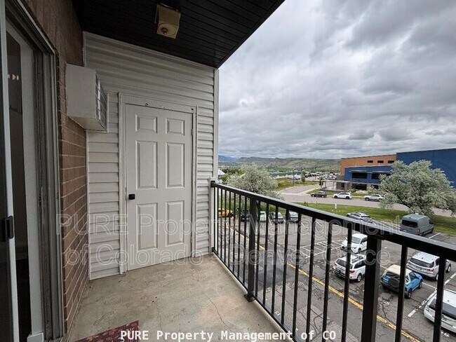 Building Photo - 1150 Golden Cir