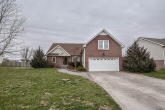 Building Photo - Pet Friendly Near i24!