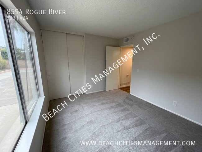 Building Photo - 8594 Rogue River Ave