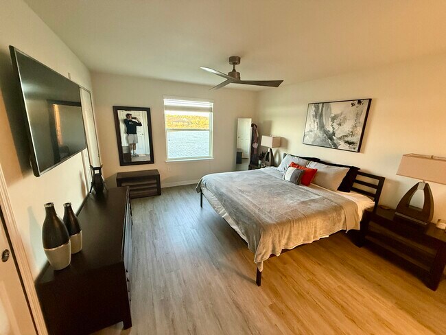 Building Photo - 9208 Hillcroft Dr