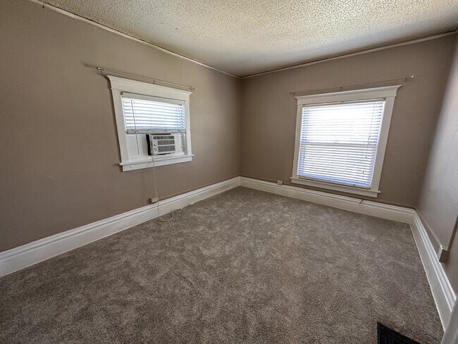 Building Photo - 330 Raymond St