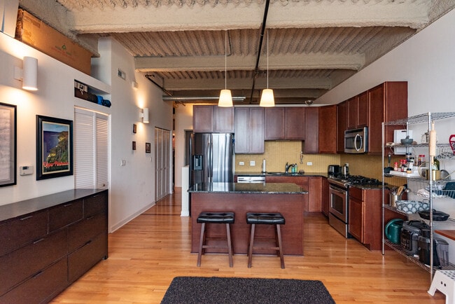Building Photo - 2545 S Dearborn-