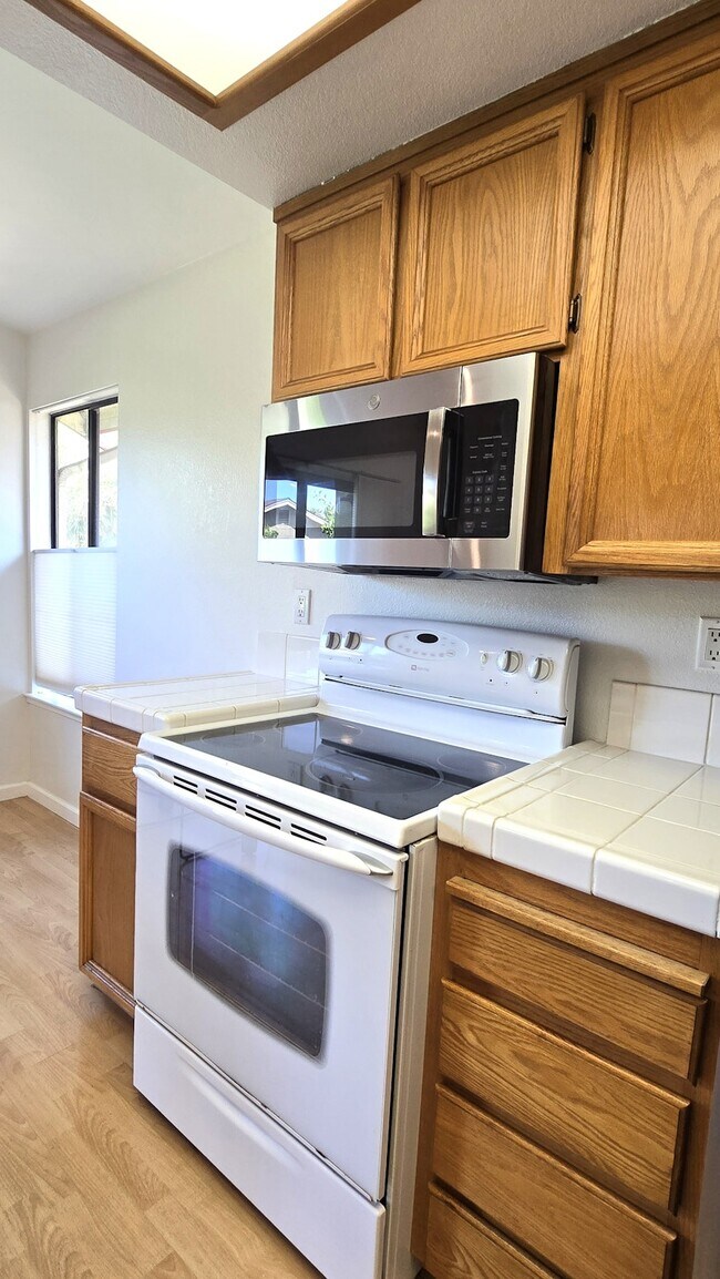 Building Photo - 38715 Huntington Cir
