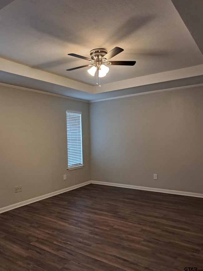 Building Photo - 704 Becky Dr