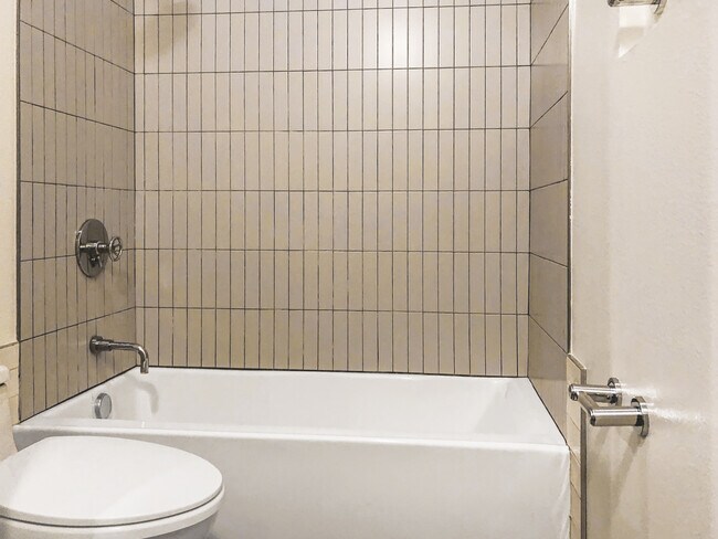 Bathroom - 1944 State St