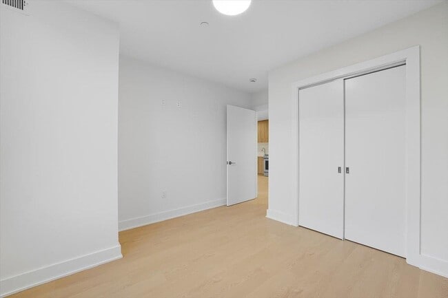 Building Photo - 303 Madison St