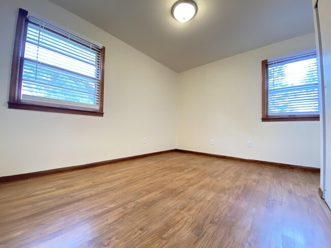 Building Photo - 3620 3rd Pl NW