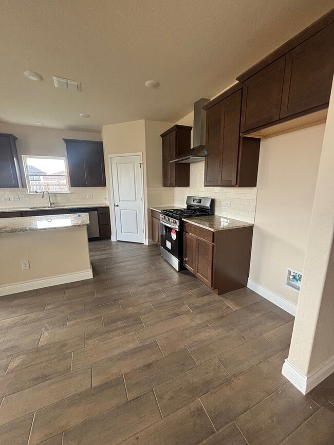 Building Photo - 105 Troubador Ln