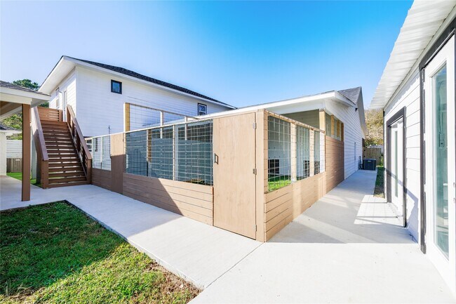 Building Photo - 12826 Hill Dr
