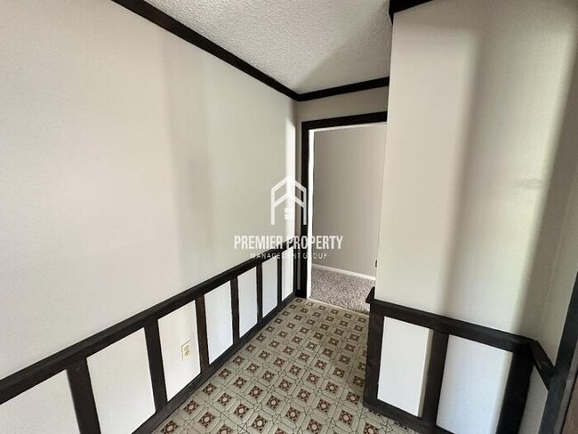 Building Photo - 6016 Rosewind Cir W