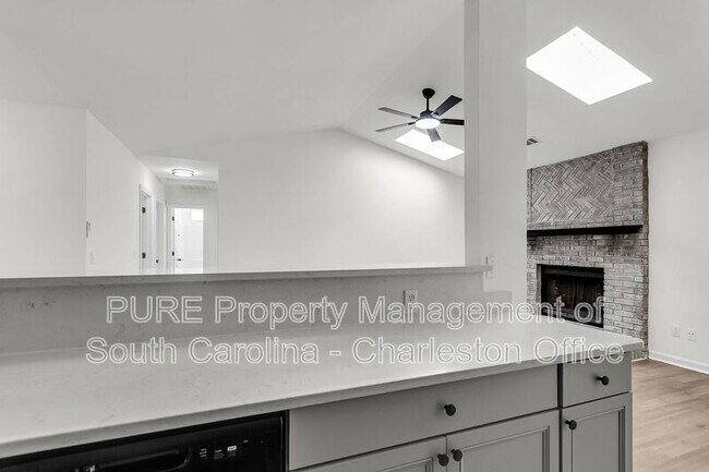 Building Photo - 9870 Levenshall Dr