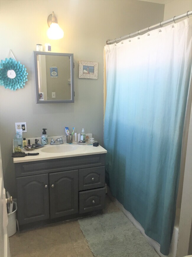 Building Photo - 919 E Clarke St