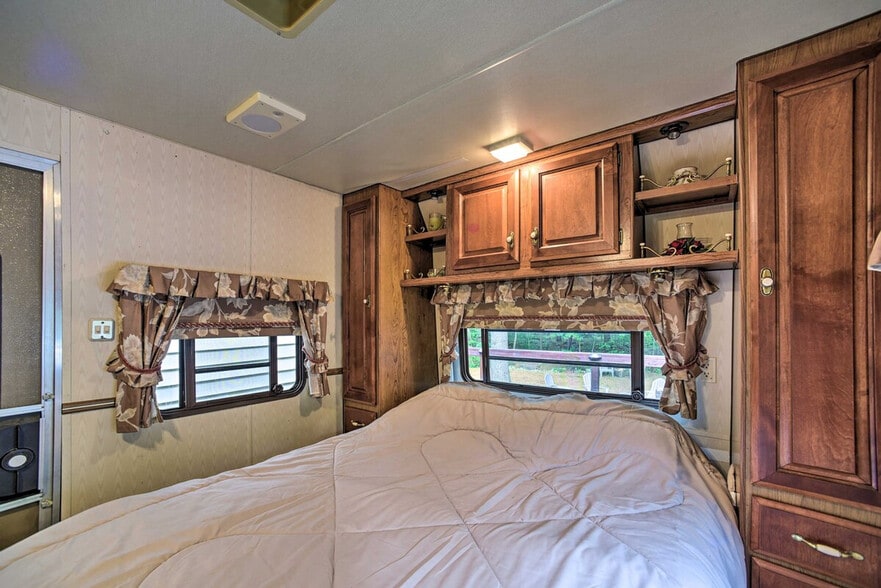 Building Photo - 783 Woodstock Rd