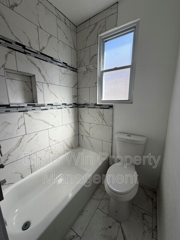 Building Photo - 123 W Thornton Ave