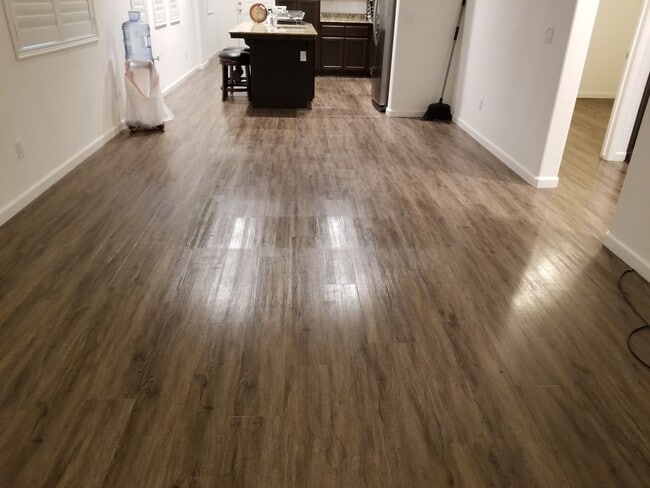 Building Photo - Beautiful Home - Like New Condition- Move in Ready