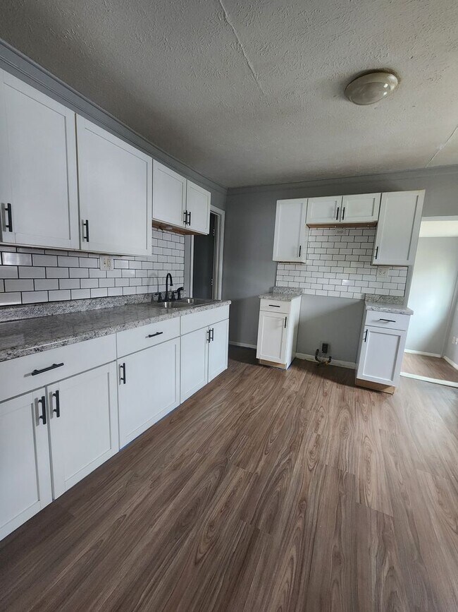 Building Photo - Newly Renovated Columbus Gem with Bright Sunroom and Large Fenced Yard