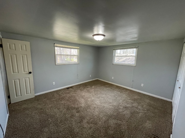 Building Photo - 2306 Deerwood Dr