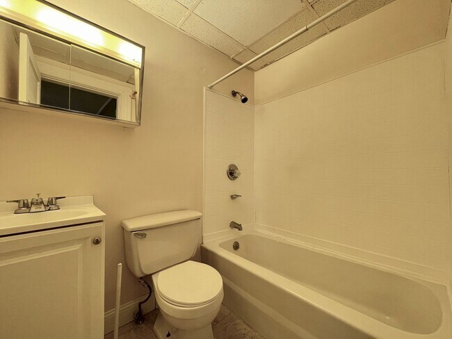 Building Photo - 601 Hevey St